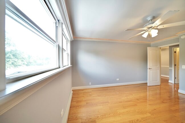 Building Photo - 5037 N East River Rd