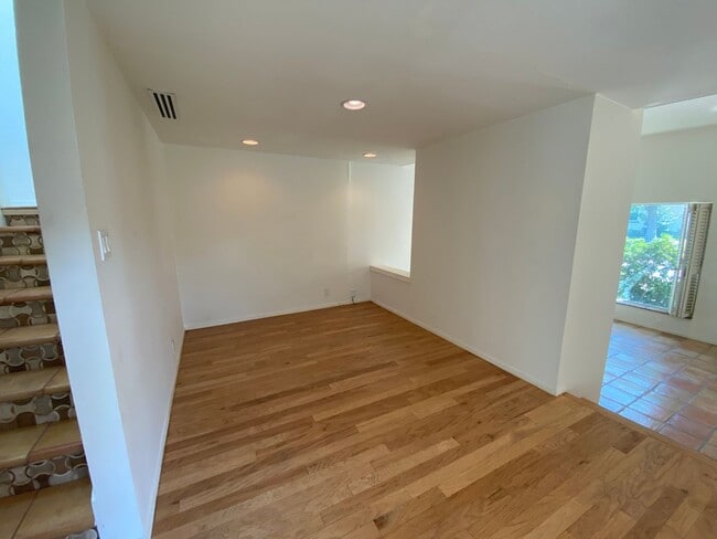 Building Photo - Alamo Heights Gem ~  2 / 2.5 Multi-Level C...
