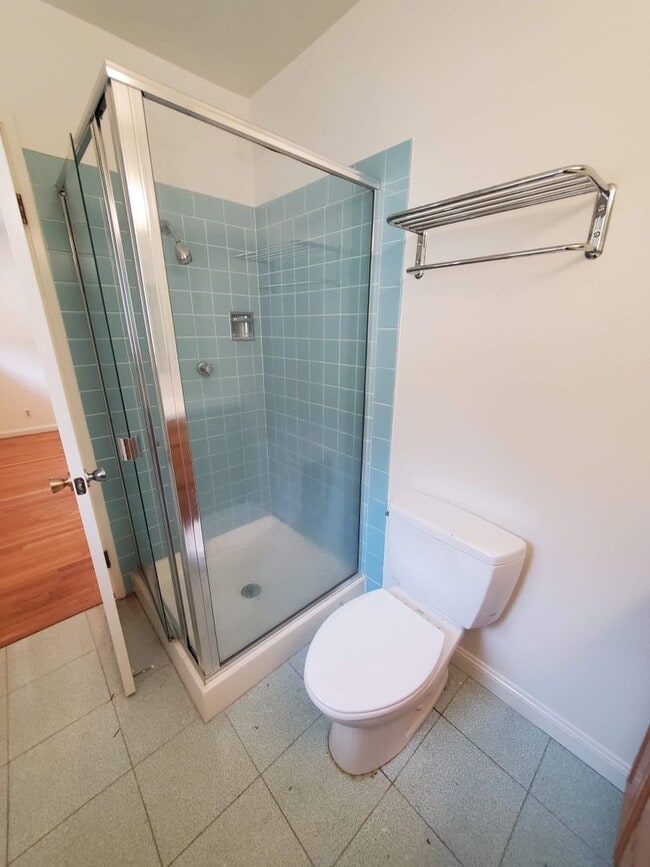 Building Photo - Mont Marin 4x3 home with bedroom suites on...