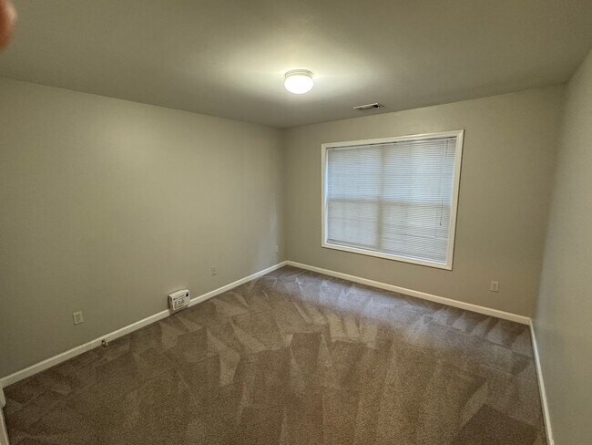 Building Photo - Beautiful 4 bed 3 Bath Home in Heart of Gr...