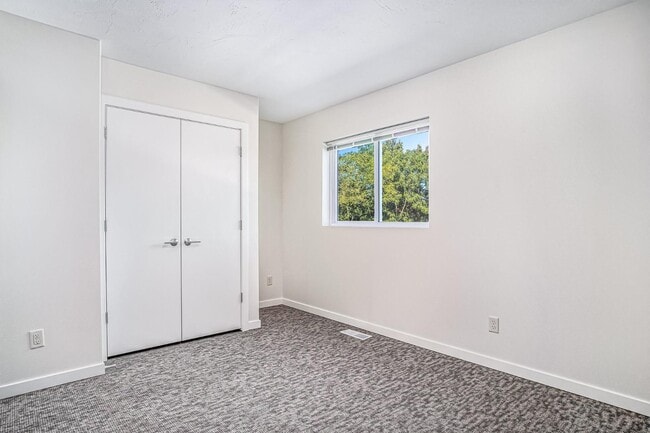 Building Photo - 901 Fulton St W