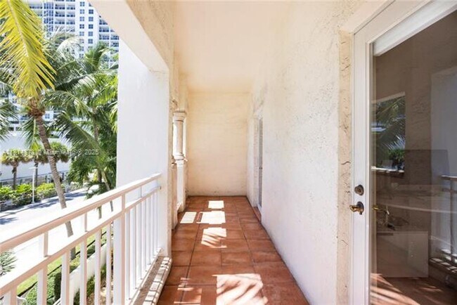 Building Photo - 1415 Sunset Harbour Dr