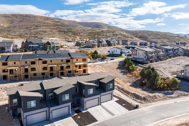 Building Photo - End Unit New Construction with Finished Basement Includes Utilities in New Jordanelle Ridge Neigh...