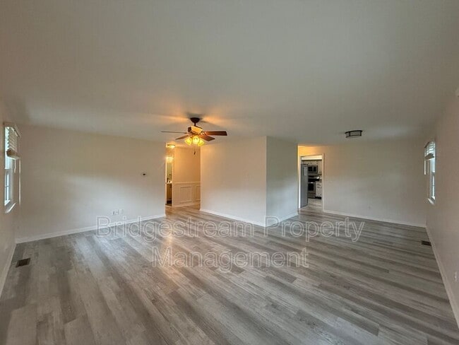 Building Photo - 4225 Fernbrook St