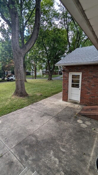 Building Photo - 1220 N Cedar Crest Blvd