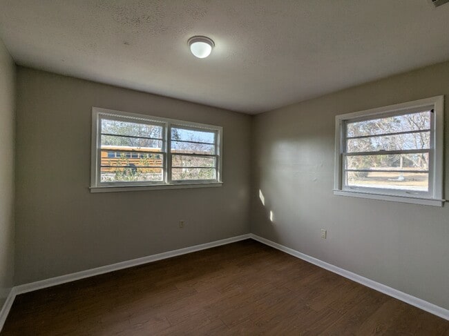 Building Photo - 904 Adams St