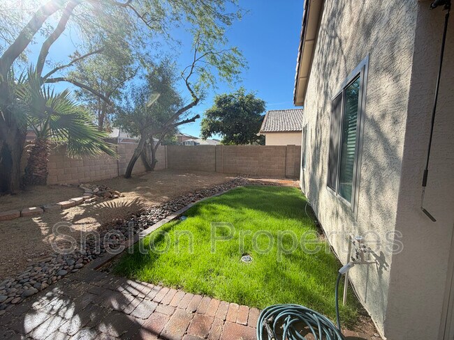 Building Photo - 18833 N 43rd Pl