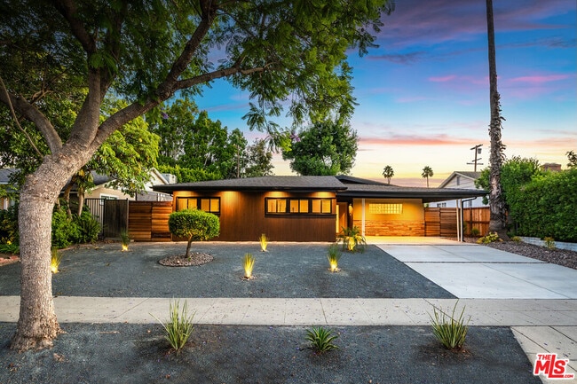 Building Photo - 13542 Valleyheart Dr N