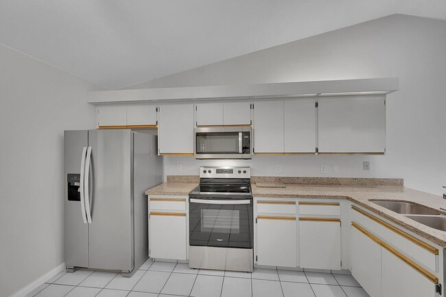 Building Photo - 1800 Primrose Ln