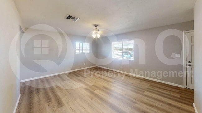Building Photo - 4702 E Cooper St