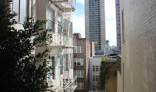 Building Photo - 725 Pine St