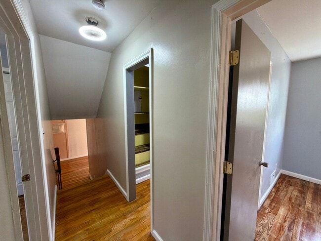 Building Photo - 18 Aquilla Ave