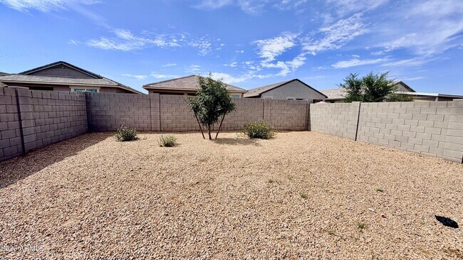 Building Photo - 35433 W San Alvarez Ave