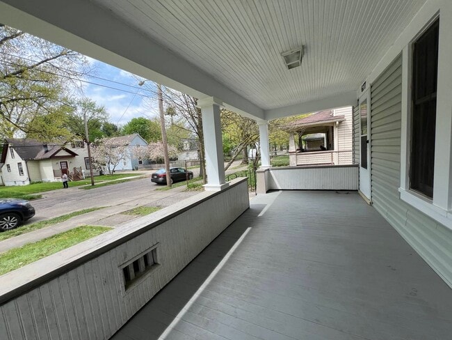 Building Photo - 677 Blaine Ave