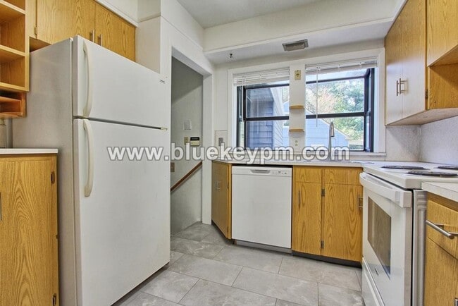 Building Photo - 4 Bedroom, 2 Bath Home with Primary on Main Floor, Basement and Large Fenced Yard