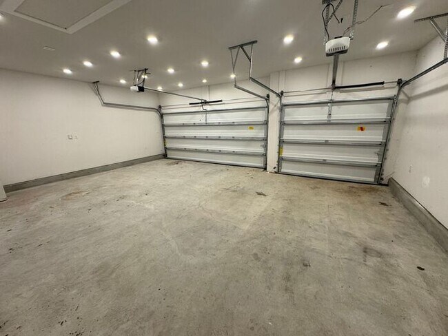 Building Photo - Gulf Breeze - Sailfish Pointe - 4 bedroom,...
