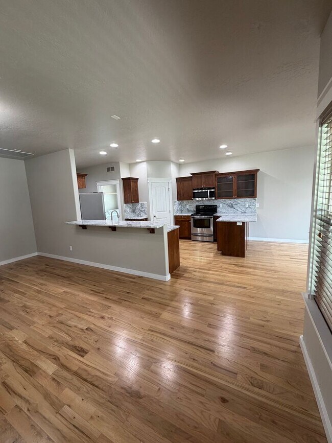 Building Photo - Jayden Village Sub: 4 Bedroom 2 Bath with Community Pool Ten Mile and Ustick