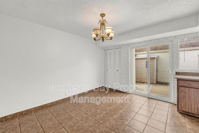Building Photo - 3137 Seacrest Ave