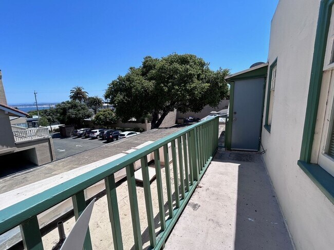 Building Photo - CM530L