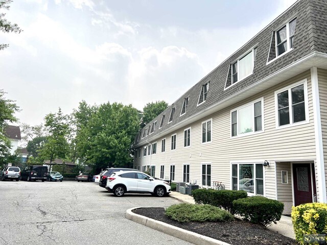 Primary Photo - 253 Park