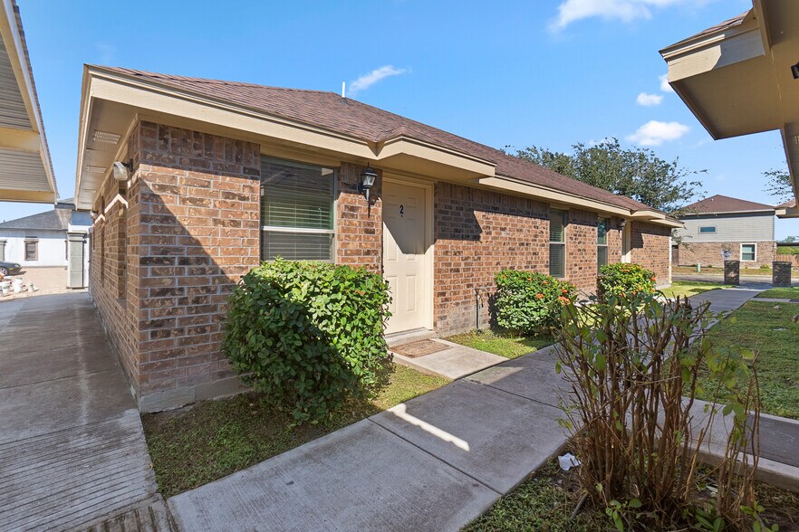 Building Photo - 418 Lotto Ln