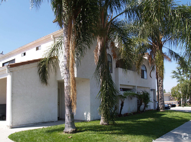 Building Photo - Buena Palms Apartments