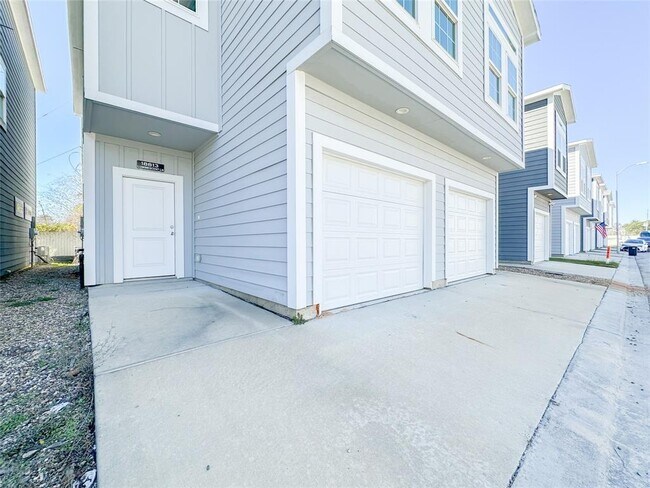 Building Photo - 18813 Luminescent Ln