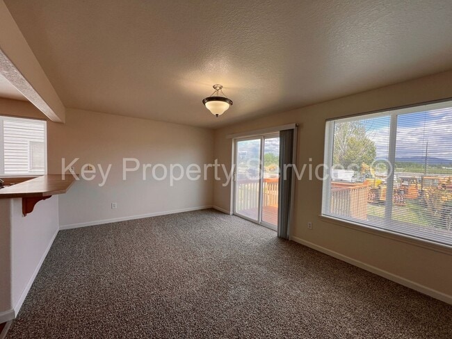 Building Photo - MOVE IN SPECIAL! HALF OFF FIRST FULL MONTH...