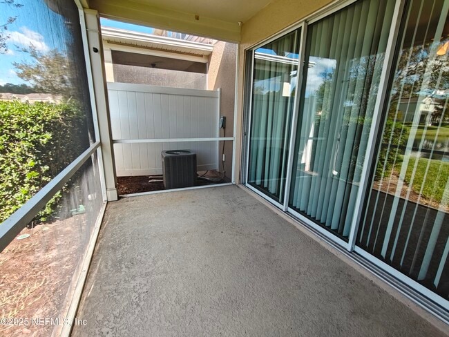 Building Photo - 6918 Roundleaf Dr