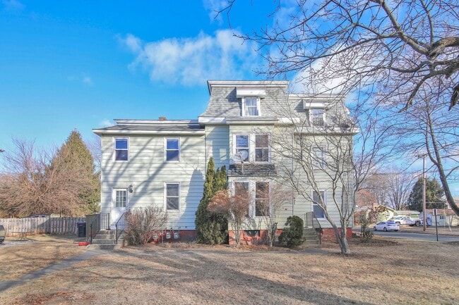 Building Photo - 15 Myrtle Ave