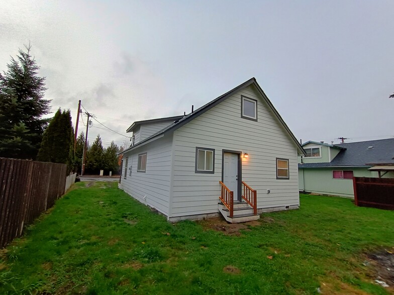 Building Photo - 642 Weed Ave