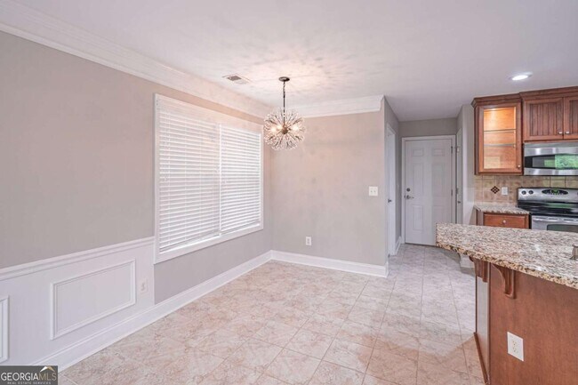 Building Photo - 5660 Crest Hill Dr NE