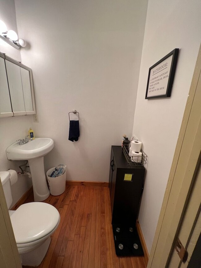 Building Photo - Downtown Bridgeport 1-Bed, 2-Bath with All...