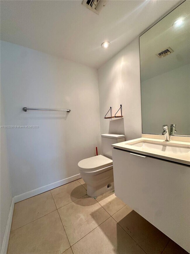 Building Photo - 9156 Collins Ave