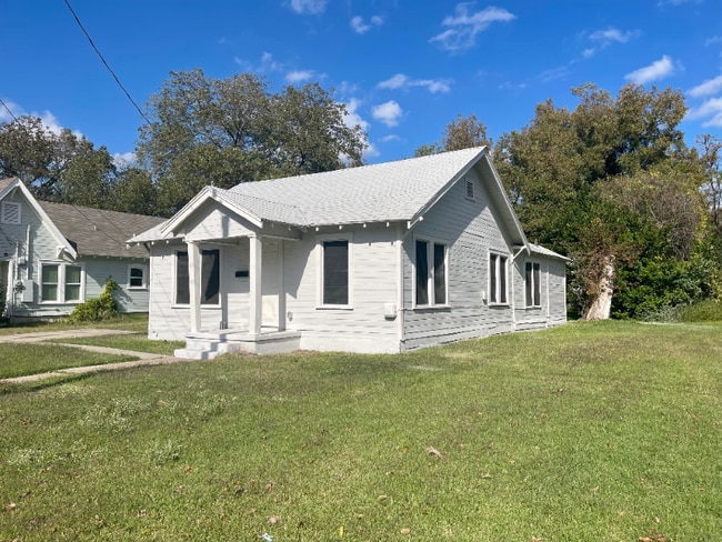 Primary Photo - 223 Hood St
