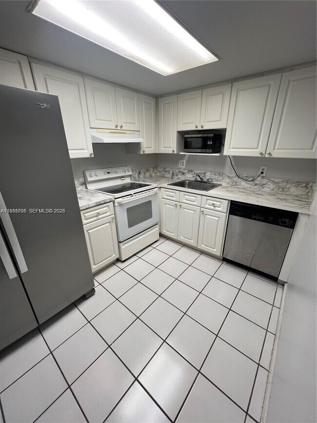 Building Photo - 8307 SW 142nd Ave