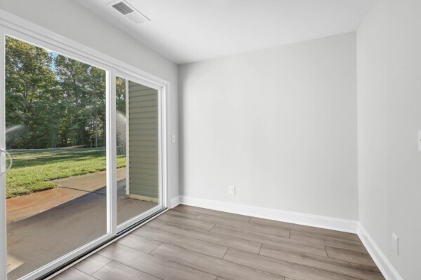 Building Photo - 209 W Point Dr