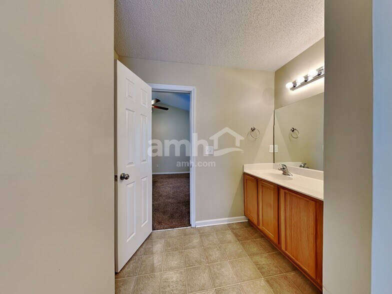 Building Photo - 228 Eagle Ridge Rd