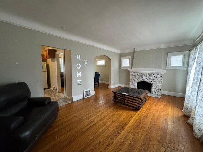 Building Photo - 14088 Roselawn St