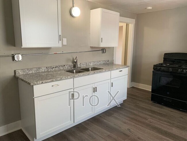 Building Photo - 349 S Wood St