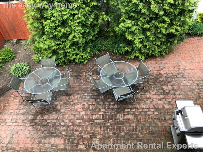 Building Photo - 159 Auburn St