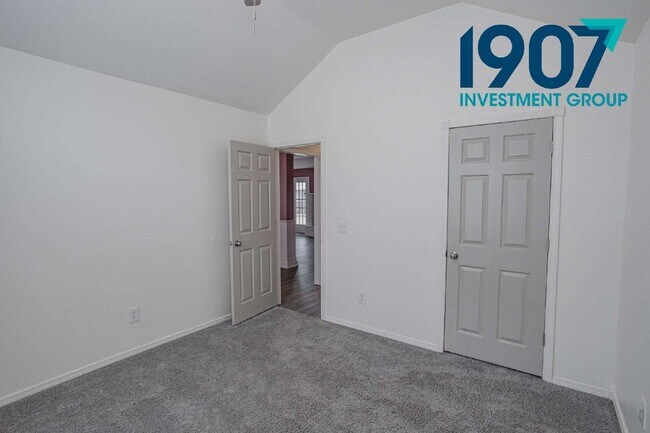 Building Photo - 3017 SW 92nd St
