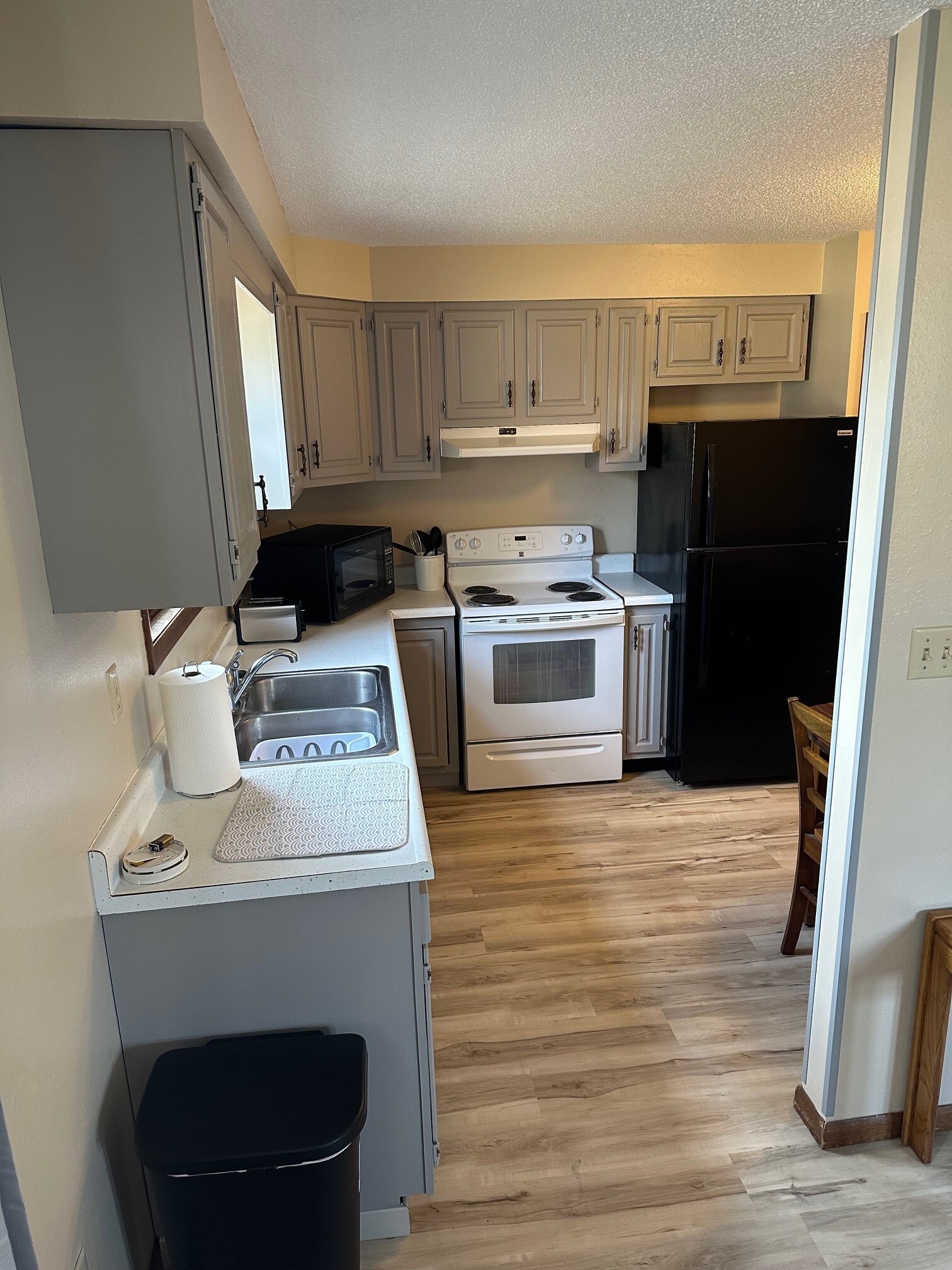 Building Photo - 910 11th Ave