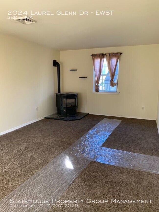 Building Photo - 3 bedroom in Deer Path Woods