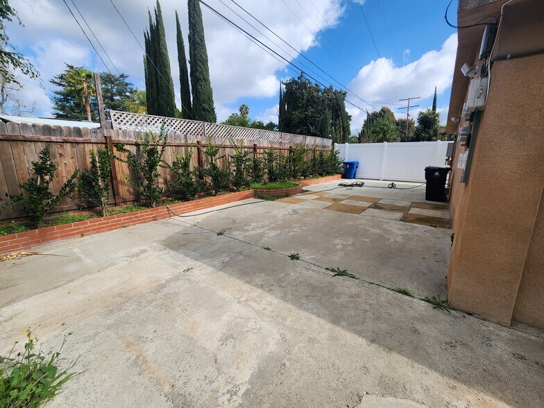 Building Photo - 14237 Emelita St