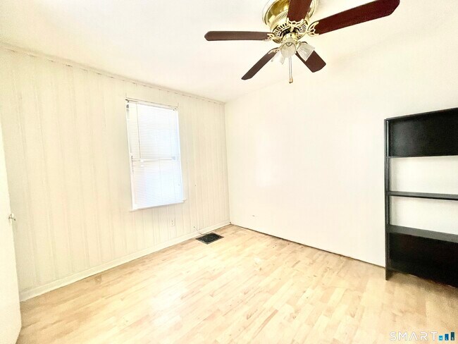 Building Photo - 128 Franklin St