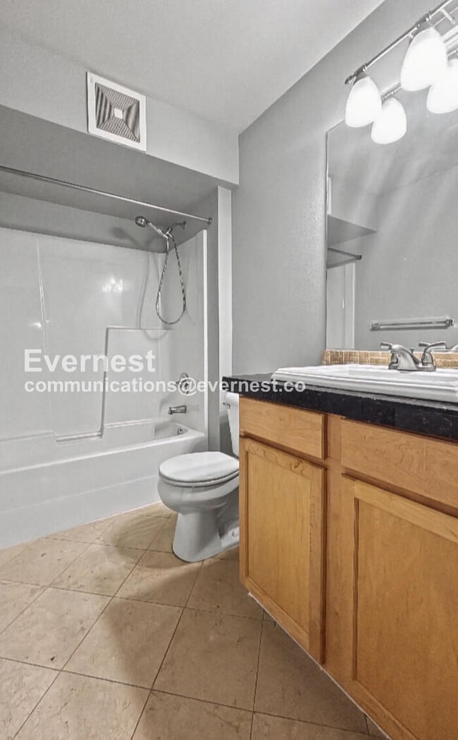 Building Photo - 1698 25th Pl NE