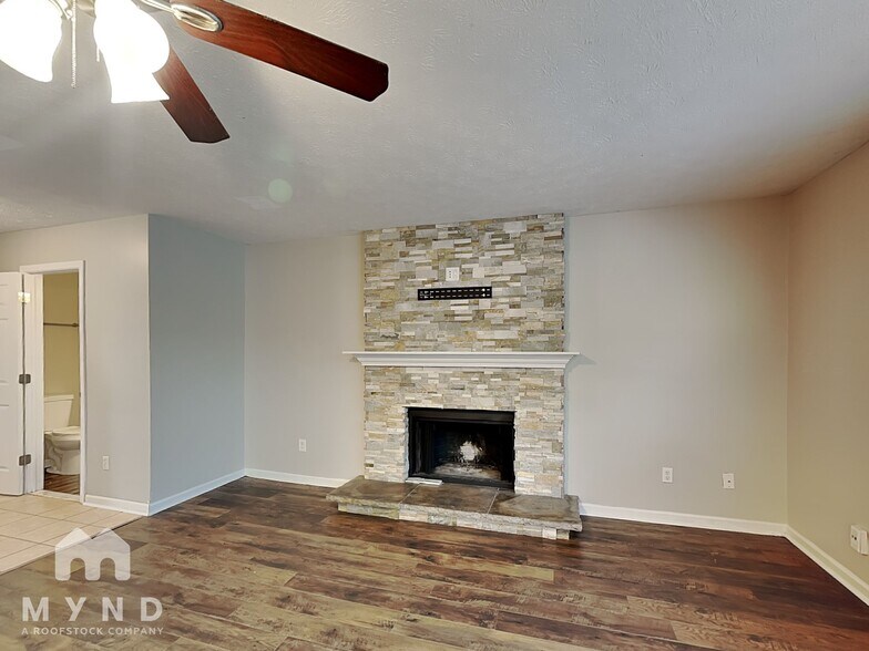 Building Photo - 3122 Crestwell Dr