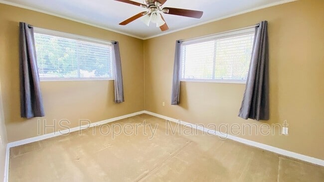 Building Photo - 502 Delafield Ave