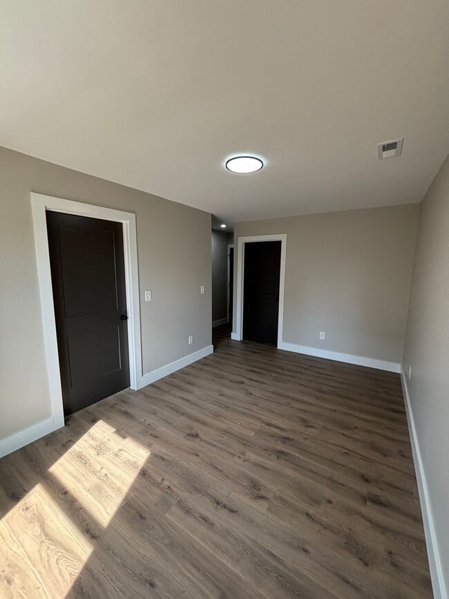 Building Photo - 3131 Linden Ave
